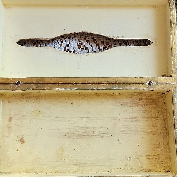 Vintage Florentine Wooden Distressed Tissue Box Wire Hinged - Picture 8 of 10